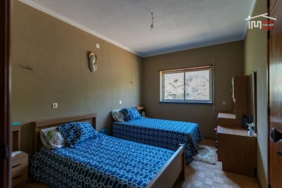 Moradia T3 para Venda em Alvados e Alcaria