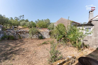 Moradia T3 para Venda em Alvados e Alcaria