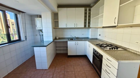 Apartamento T1 para Arrendamento em Paranhos