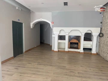 Negócio para Arrendamento em Nossa Senhora da Piedade