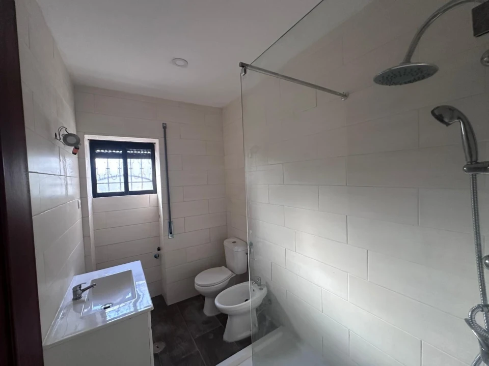 Moradia T2 para Arrendamento em Arcozelo Foto 17