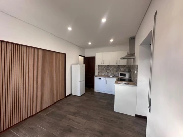 Moradia T2 para Arrendamento em Arcozelo