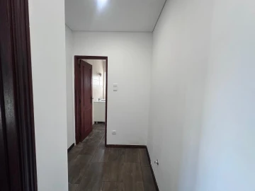 Moradia T2 para Arrendamento em Arcozelo