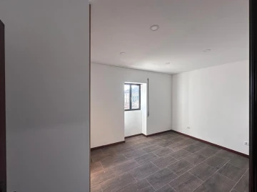 Moradia T2 para Arrendamento em Arcozelo