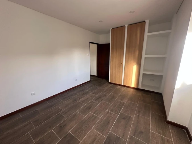 Moradia T2 para Arrendamento em Arcozelo Foto 13