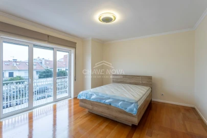 Moradia T4 para Arrendamento em Glória e Vera Cruz