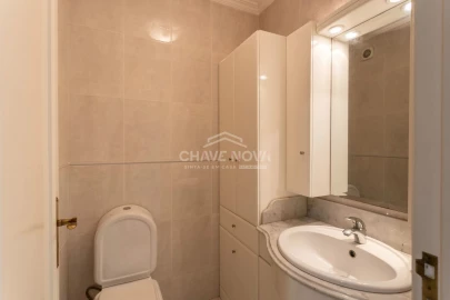 Moradia T4 para Arrendamento em Glória e Vera Cruz