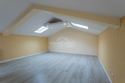 Moradia T4 para Arrendamento em Glória e Vera Cruz