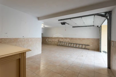 Moradia T4 para Arrendamento em Glória e Vera Cruz