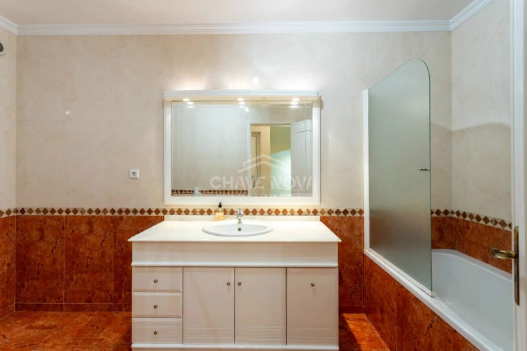 Moradia T4 para Arrendamento em Glória e Vera Cruz Foto 25