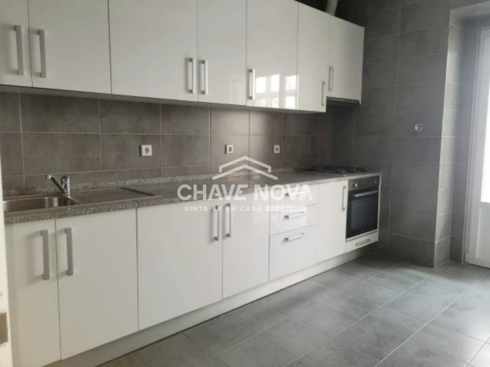 Apartamento T3 para Arrendamento em Santo António Foto 1