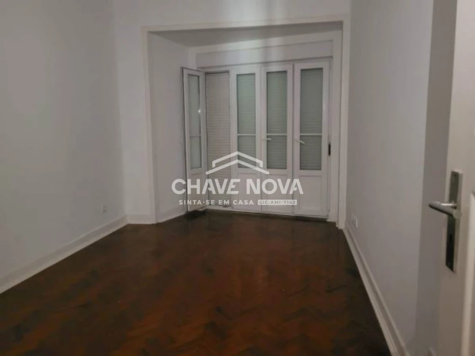 Apartamento T3 para Arrendamento em Santo António Foto 8