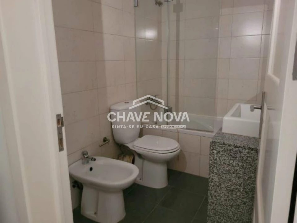 Apartamento T3 para Arrendamento em Santo António Foto 9