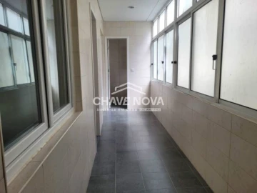 Apartamento T3 para Arrendamento em Santo António