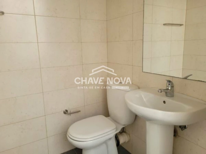 Apartamento T3 para Arrendamento em Santo António Foto 6