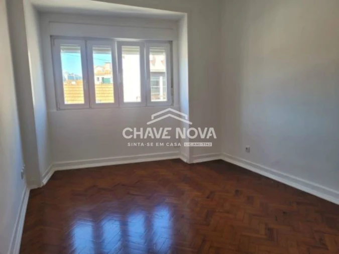 Apartamento T3 para Arrendamento em Santo António Foto 7