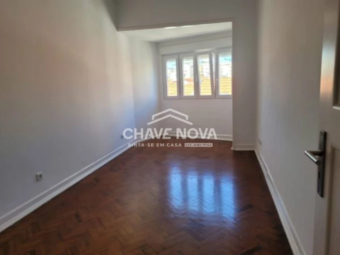Apartamento T3 para Arrendamento em Santo António Foto 11