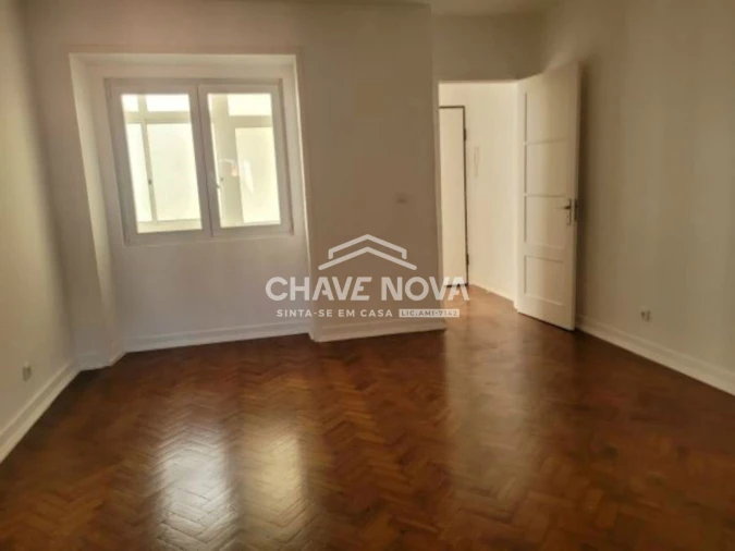 Apartamento T3 para Arrendamento em Santo António Foto 12