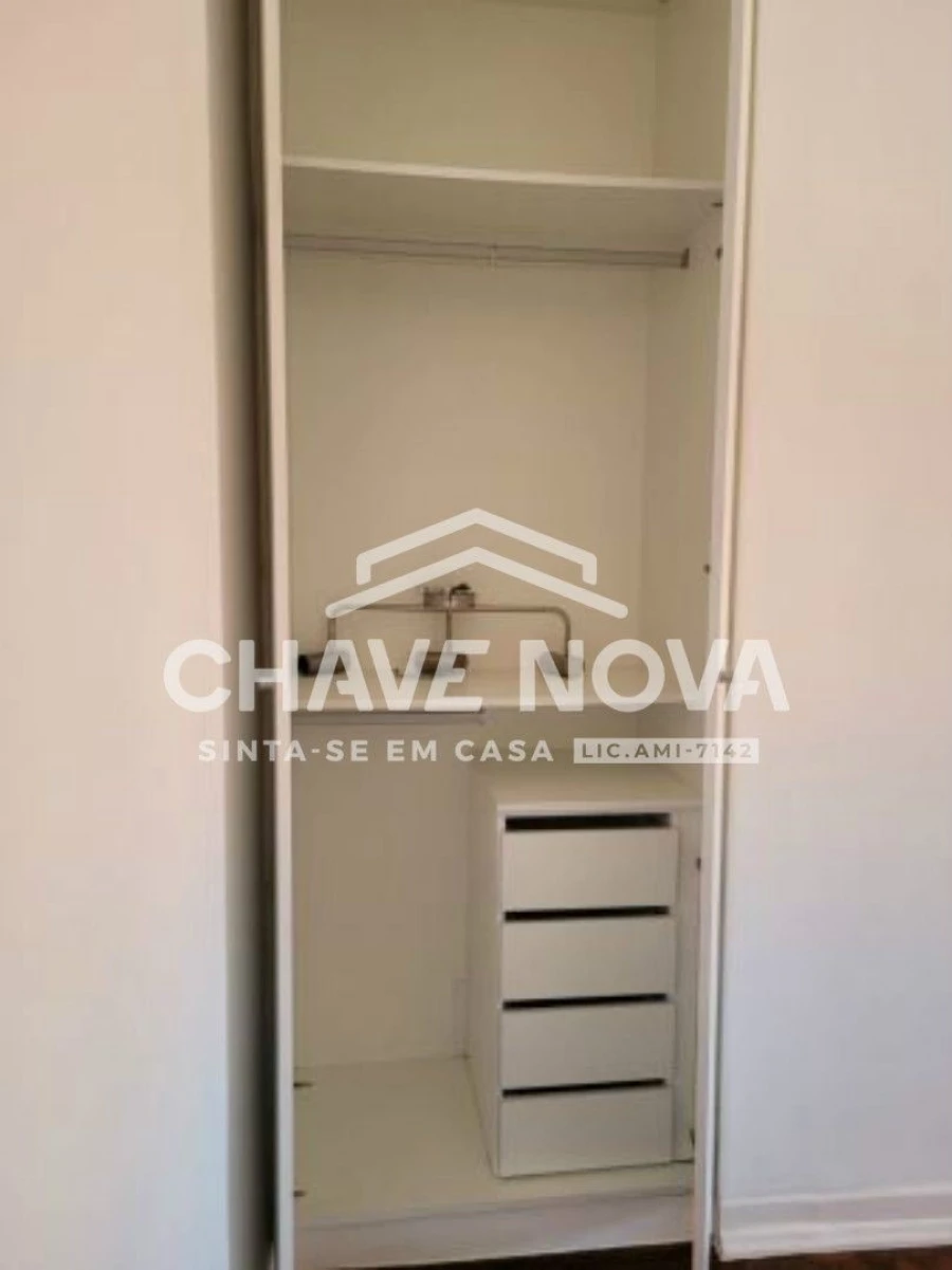 Apartamento T3 para Arrendamento em Santo António Foto 16
