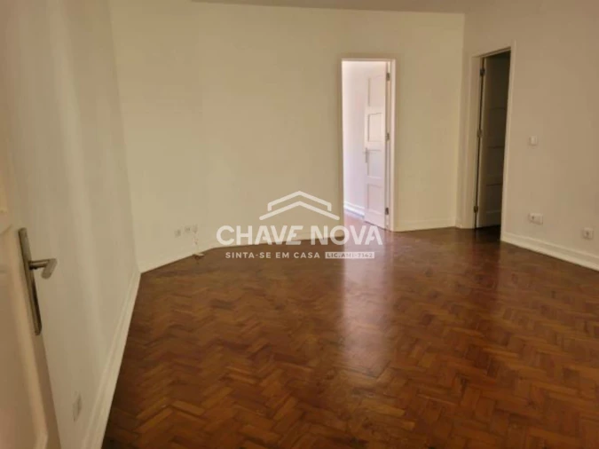 Apartamento T3 para Arrendamento em Santo António Foto 17