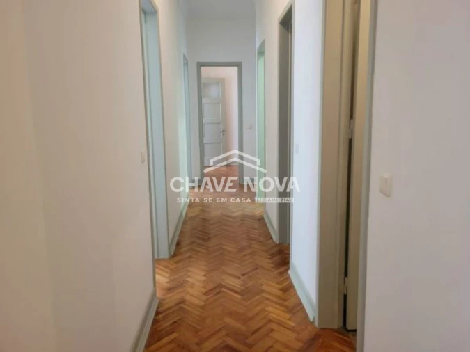 Apartamento T3 para Arrendamento em Santo António Foto 18