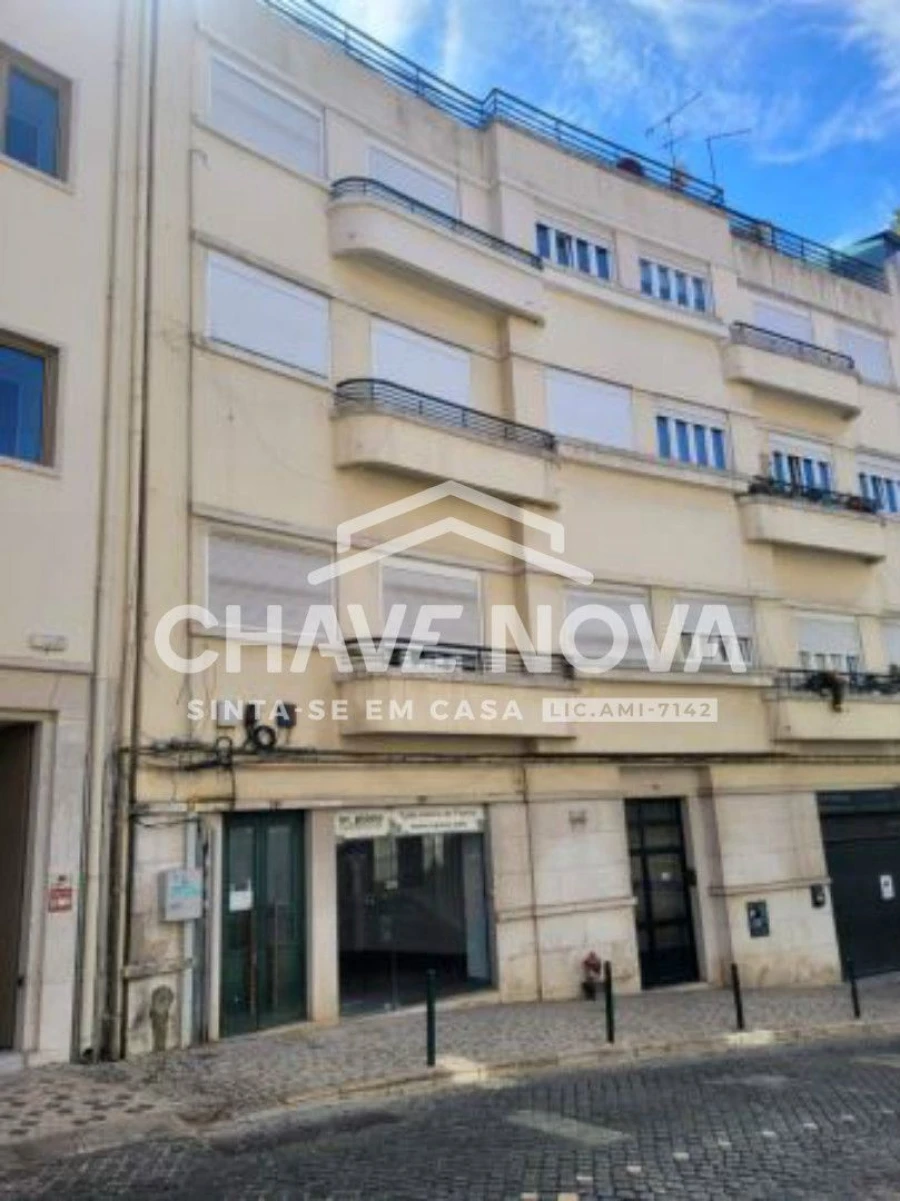 Apartamento T3 para Arrendamento em Santo António Foto 19