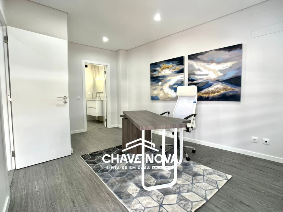 Apartamento T3 para Venda em Quelfes Foto 23