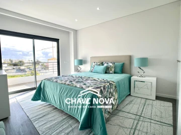 Apartamento T3 para Venda em Quelfes