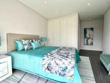 Apartamento T3 para Venda em Quelfes