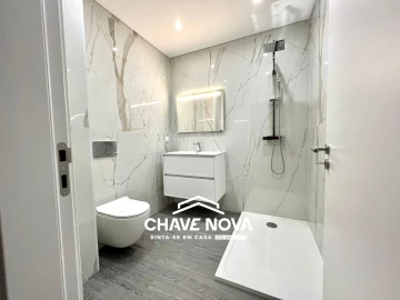 Apartamento T3 para Venda em Quelfes