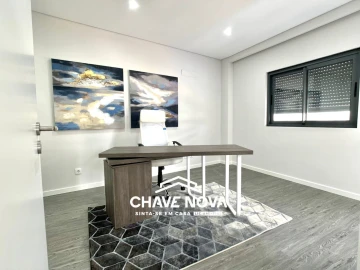 Apartamento T3 para Venda em Quelfes