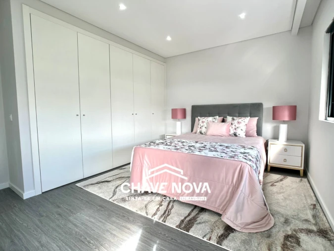 Apartamento T3 para Venda em Quelfes Foto 14