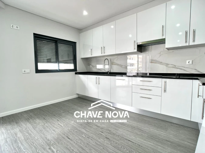 Apartamento T3 para Venda em Quelfes Foto 16