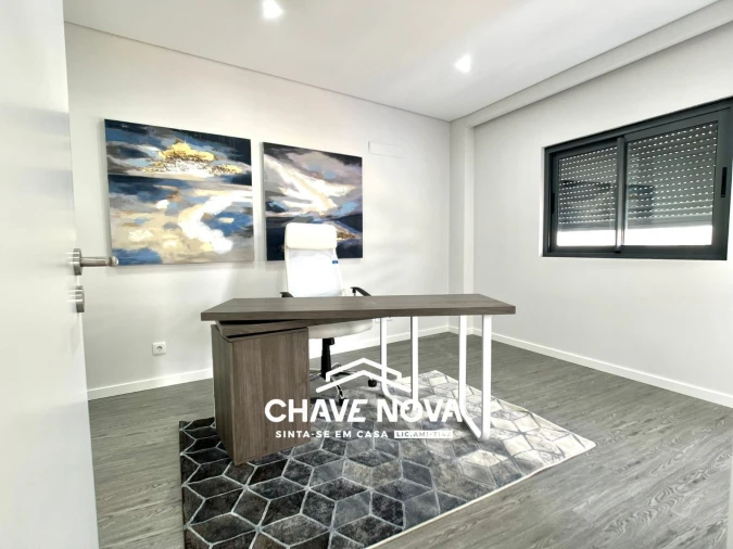 Apartamento T3 para Venda em Quelfes Foto 24