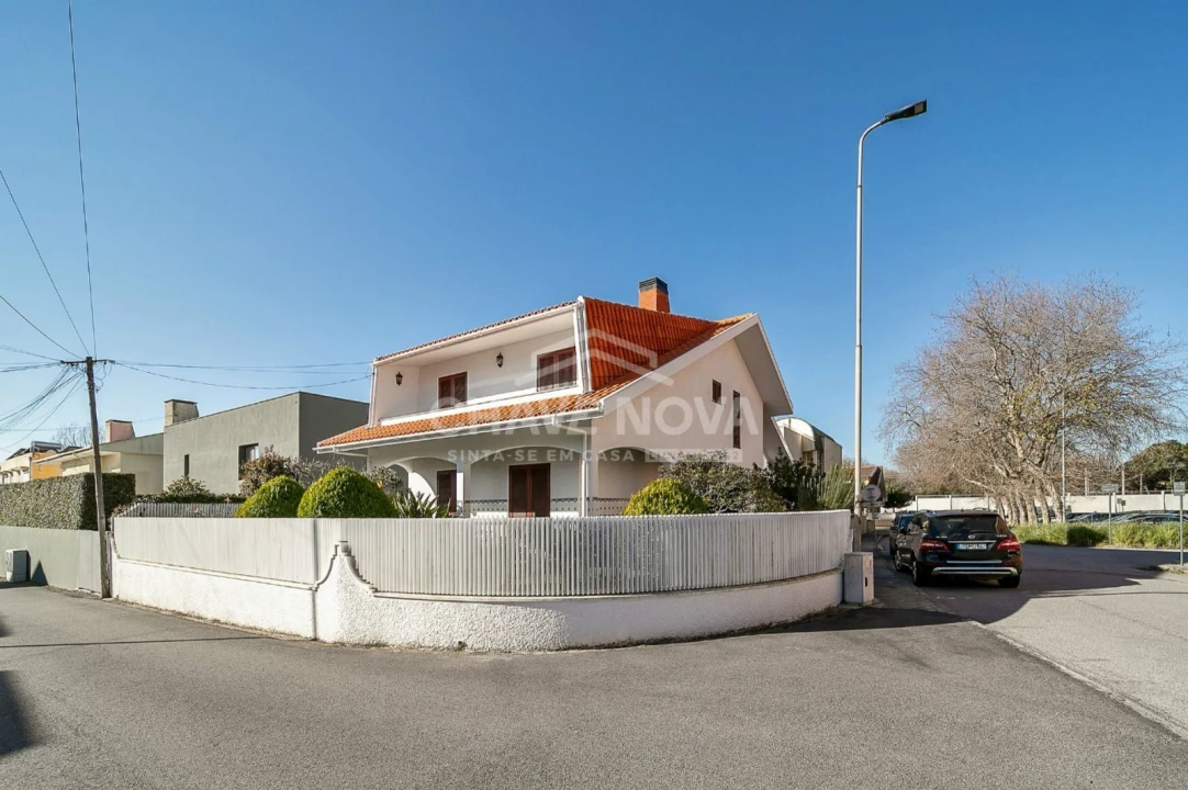 Moradia T4 para Venda em Arcozelo Foto 1