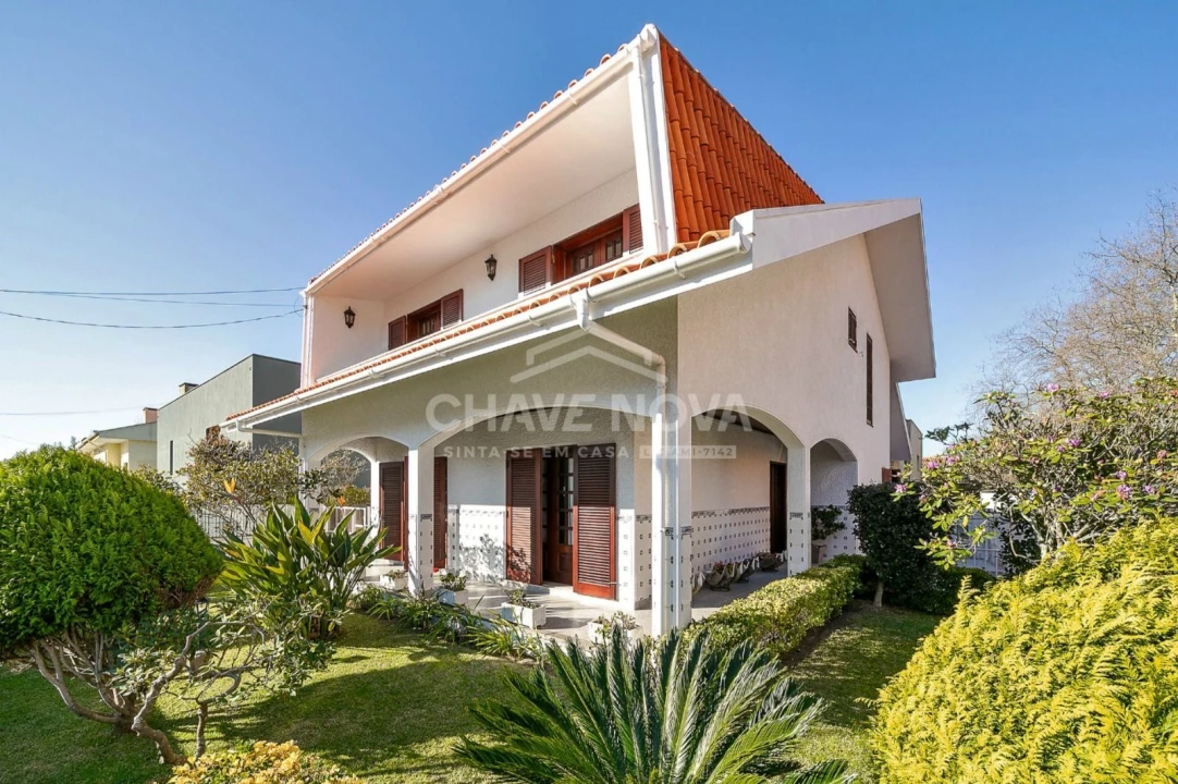 Moradia T4 para Venda em Arcozelo Foto 2