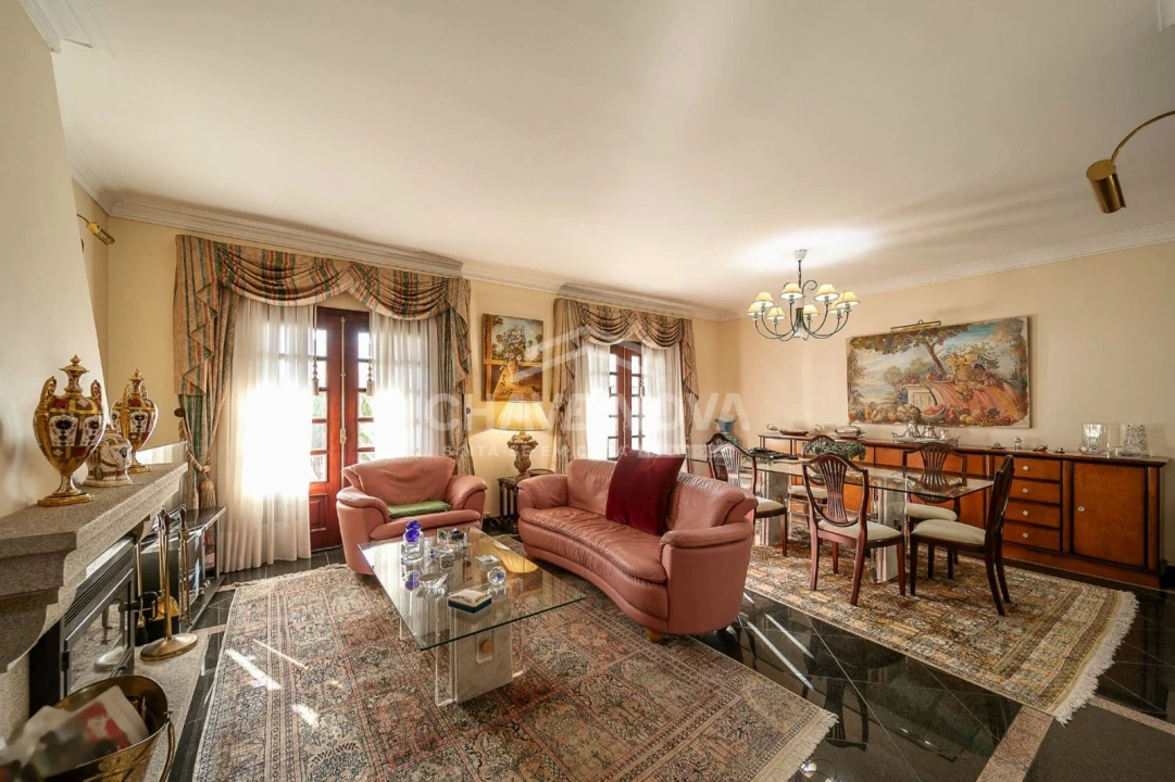 Moradia T4 para Venda em Arcozelo Foto 4