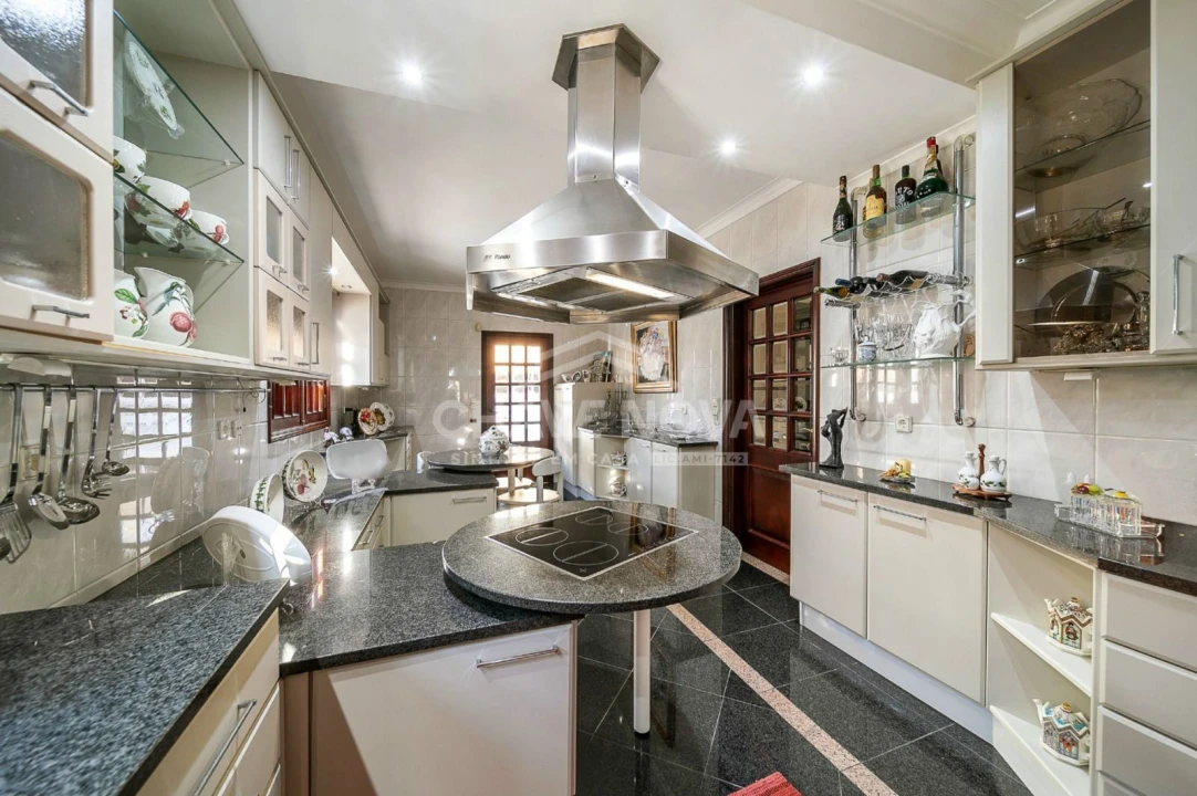 Moradia T4 para Venda em Arcozelo Foto 5