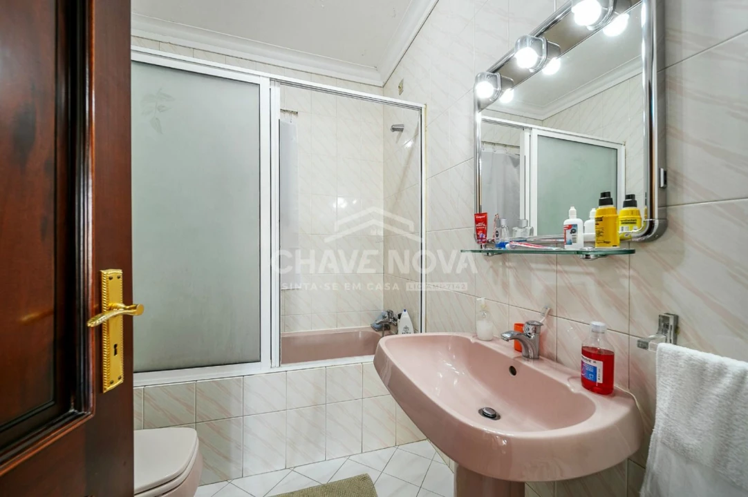 Moradia T4 para Venda em Arcozelo Foto 10