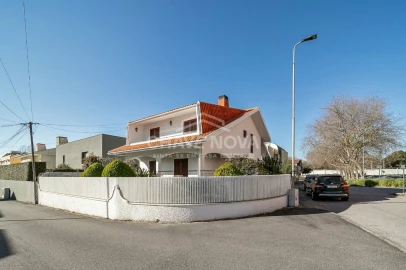 Moradia T4 para Venda em Arcozelo