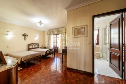 Moradia T4 para Venda em Arcozelo