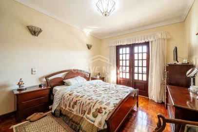 Moradia T4 para Venda em Arcozelo