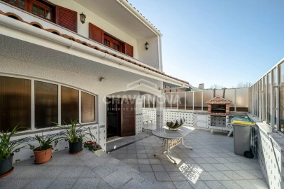 Moradia T4 para Venda em Arcozelo