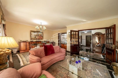 Moradia T4 para Venda em Arcozelo