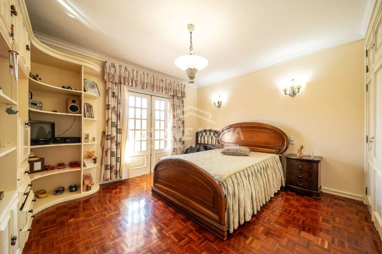 Moradia T4 para Venda em Arcozelo Foto 8