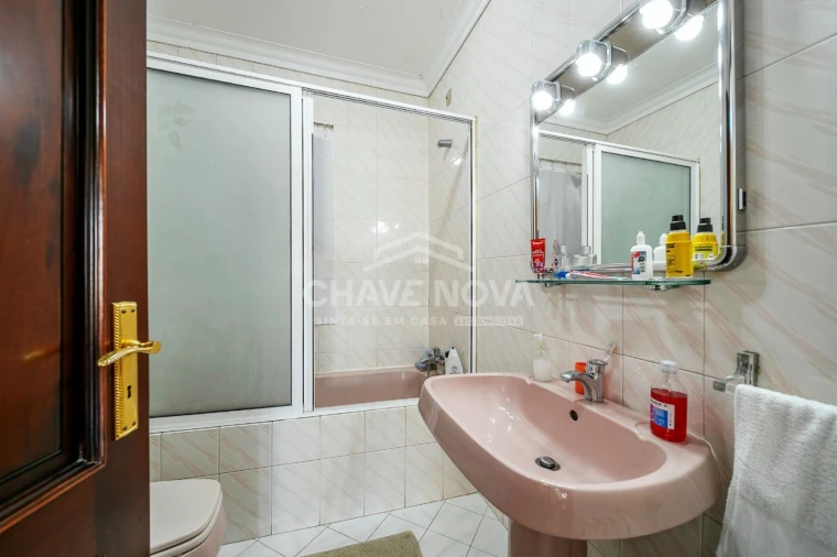 Moradia T4 para Venda em Arcozelo Foto 10