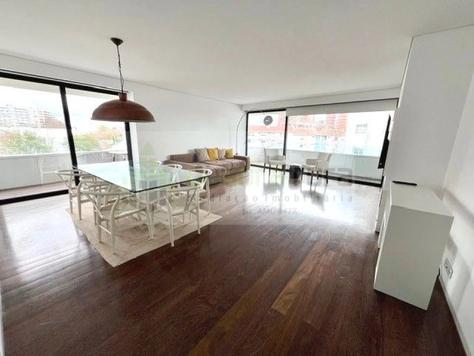 Apartamento T3 para Venda em Aldoar, Foz do Douro e Nevogilde Foto 1