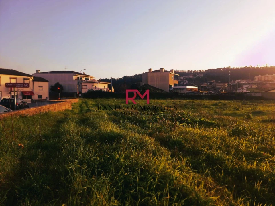 Terreno para Venda em Alfena Foto 1