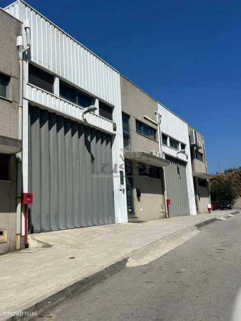 Armazém para Venda em Ermesinde