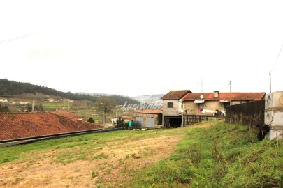 Moradia T2 para Venda em Cepães e Fareja